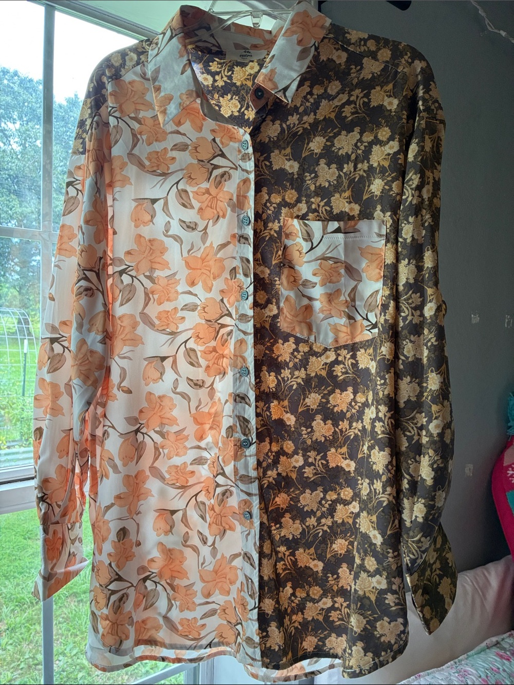 NWOT Entro Two-Tone Floral Button-Up Shirt in Peach & Olive Large Silky Soft